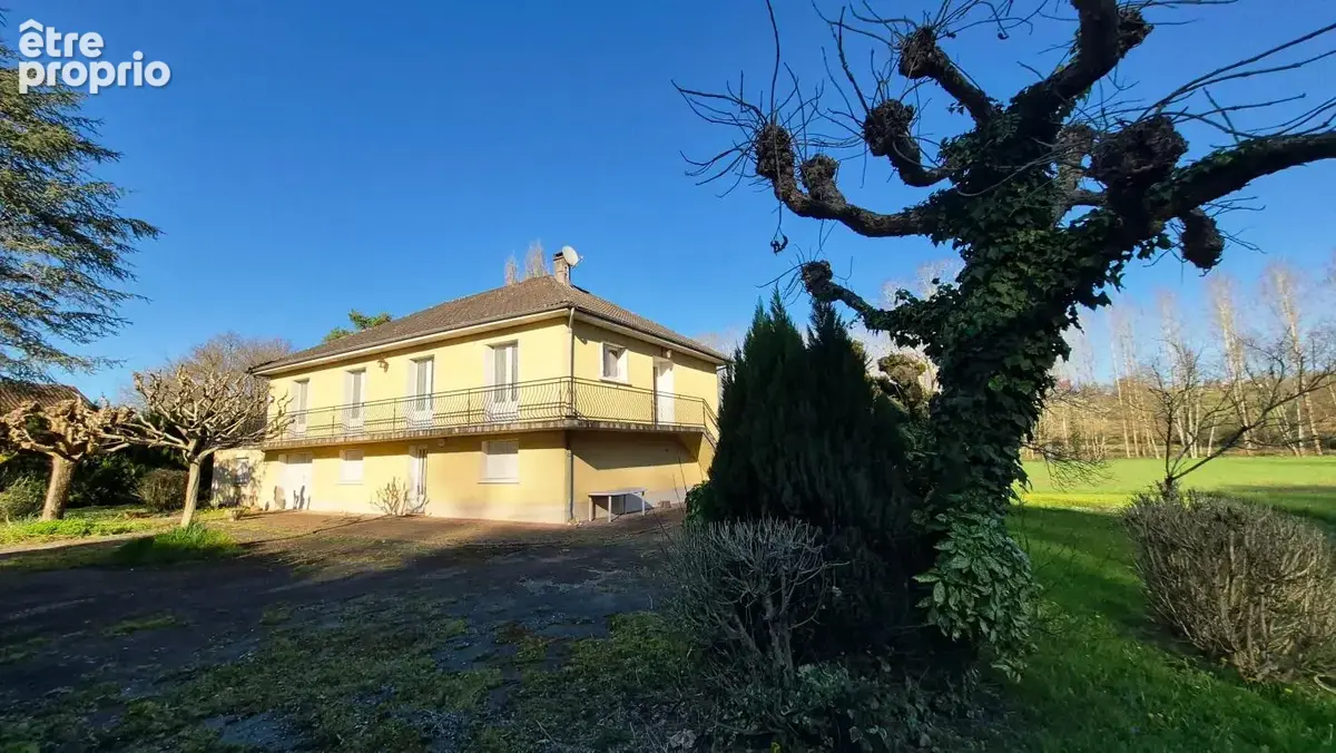 Maison à SAINT-GEORGES-DE-MONTCLARD
