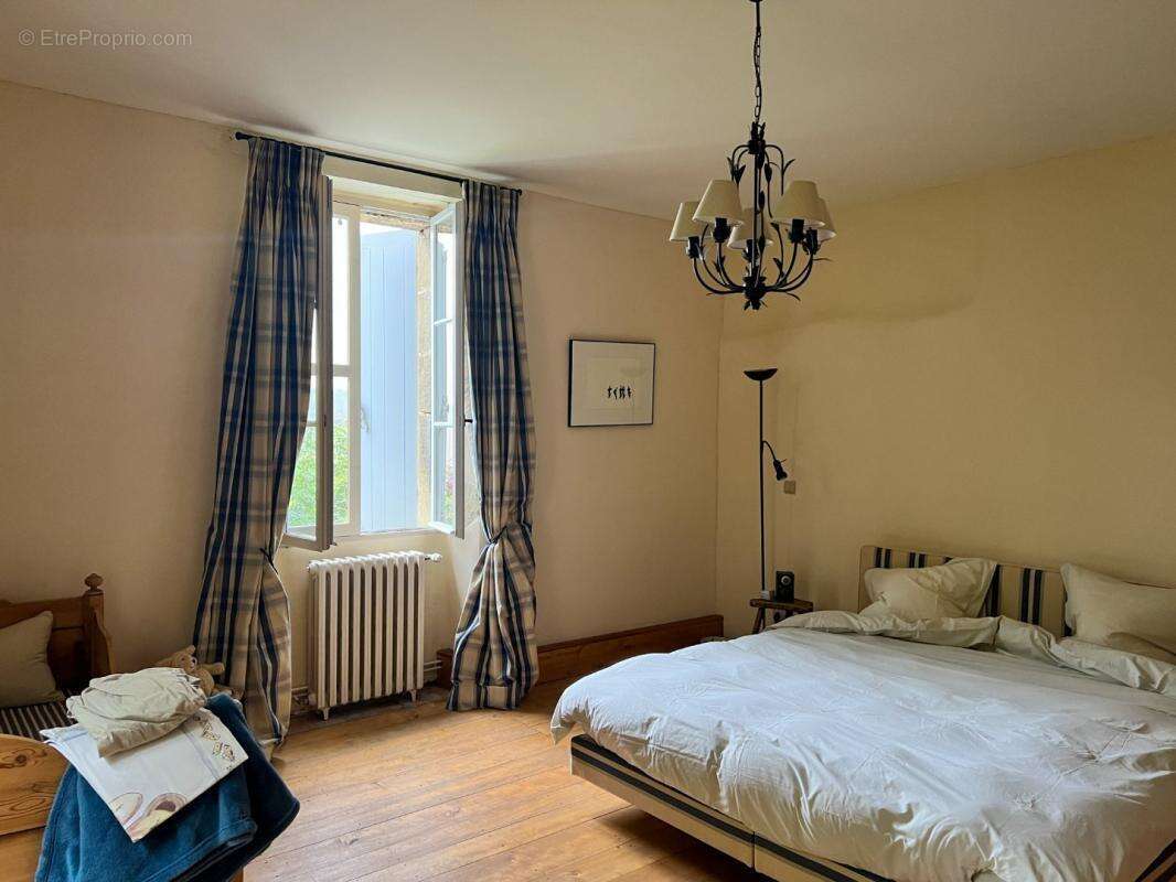 Maison à VIC-FEZENSAC