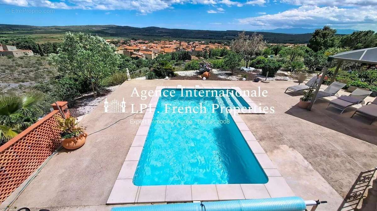 Maison à OPOUL-PERILLOS