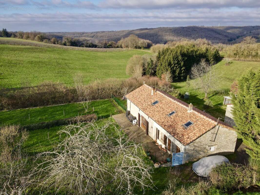 Maison à NANTEUIL-EN-VALLEE