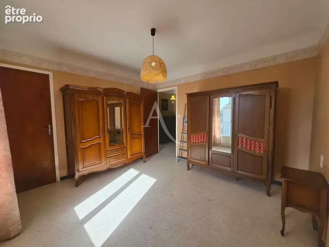 Maison familiale avec jardin sans vis-à-vis et fort potentiel. Horte Neuve - photo 7