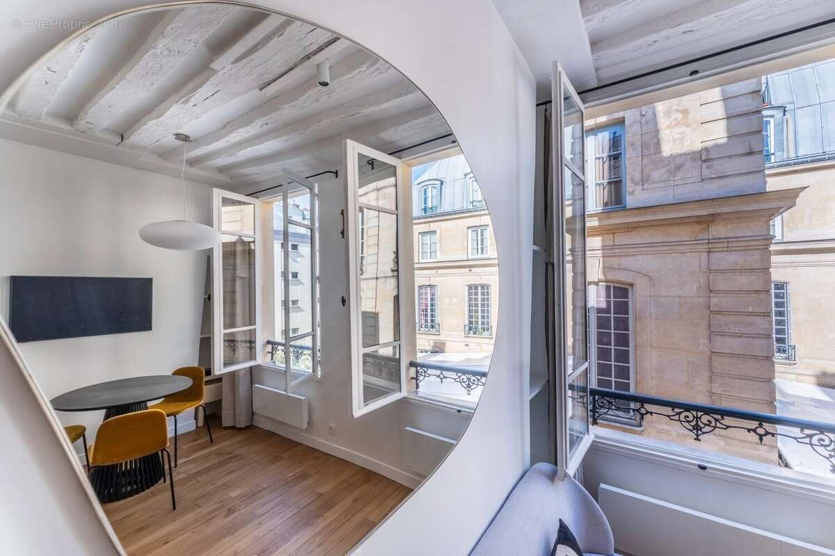 Appartement à PARIS-2E