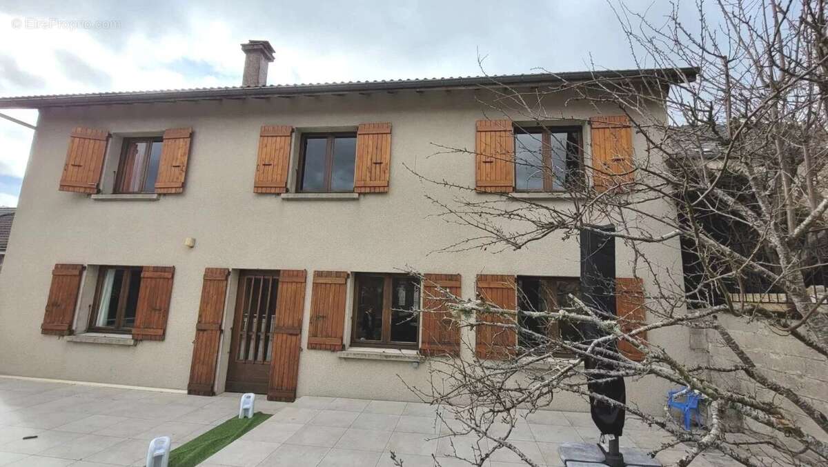 Maison à LE CHAMBON-SUR-LIGNON