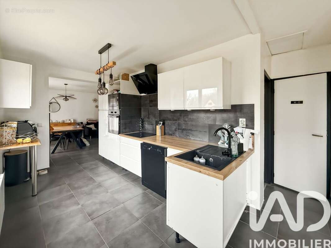 Photo 2 - Maison à CHATENAY-SUR-SEINE