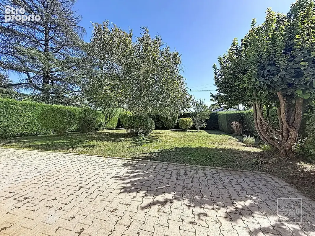 Saint Didier Au Mont D Or maison avec suite parentale de plain pied et jardin clos et plat - photo 9