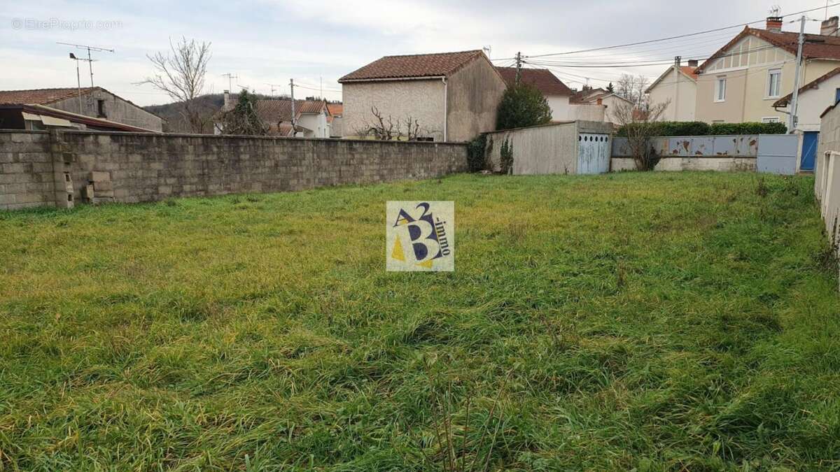 Terrain à ANGOULEME