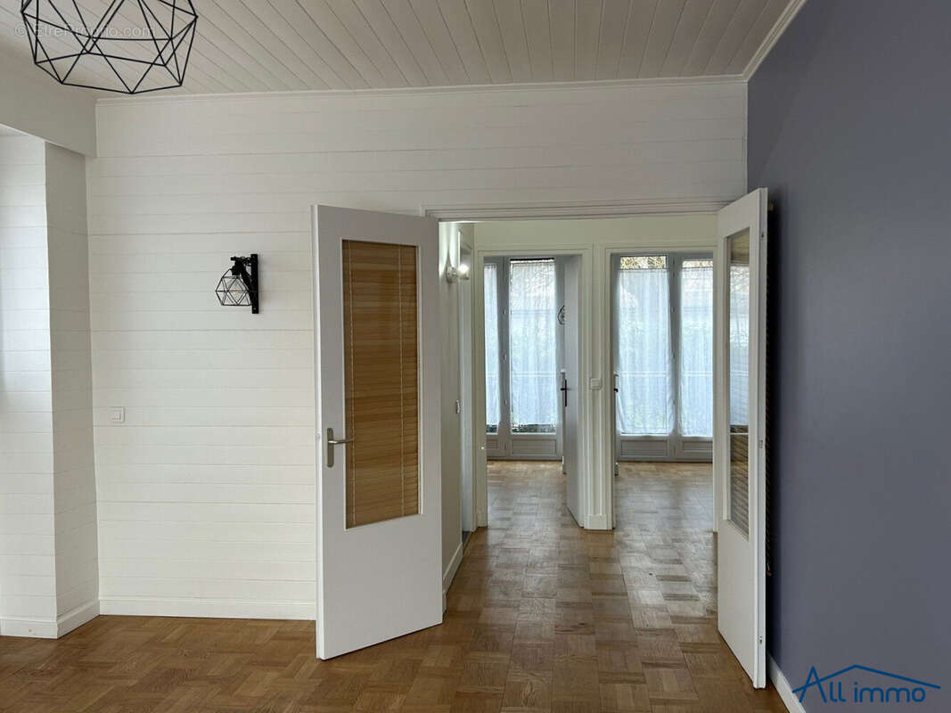 Appartement à SAINT-MAUR-DES-FOSSES