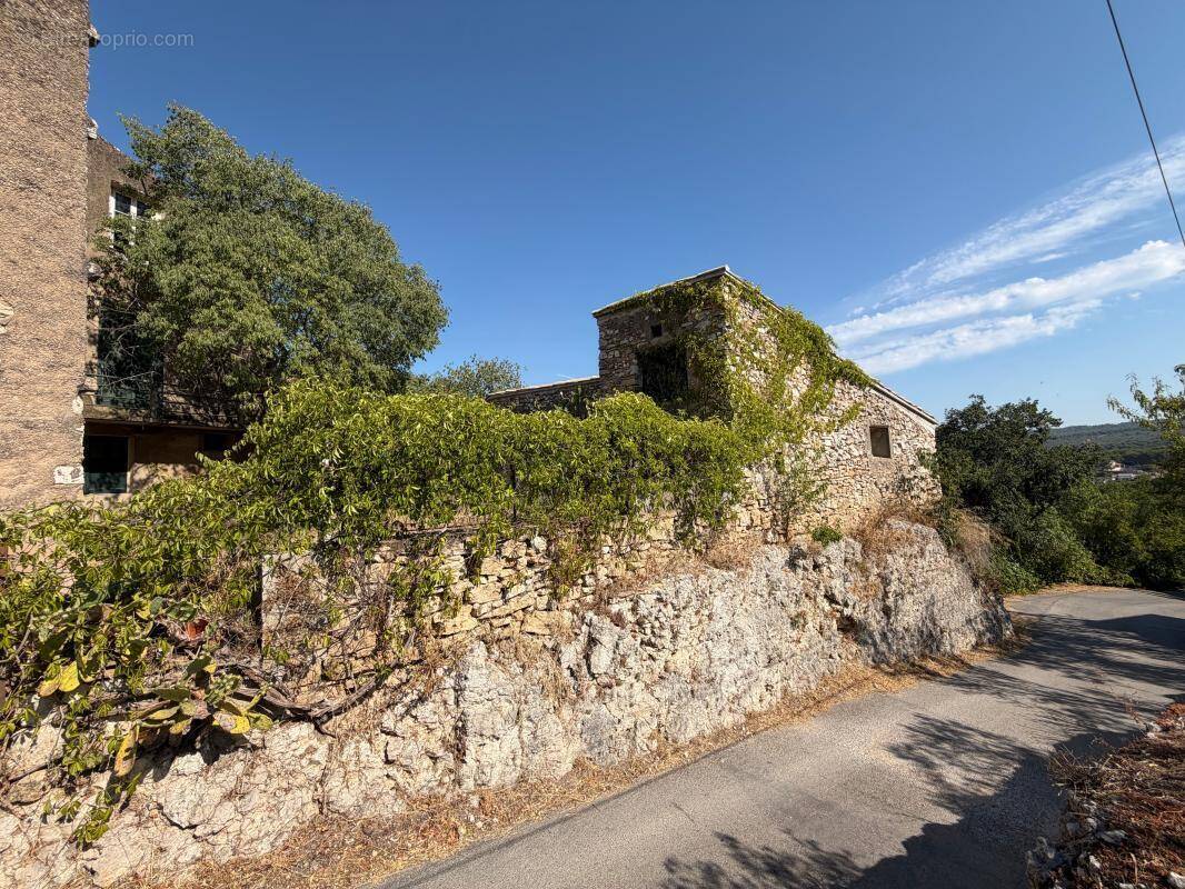 Maison à VENTABREN