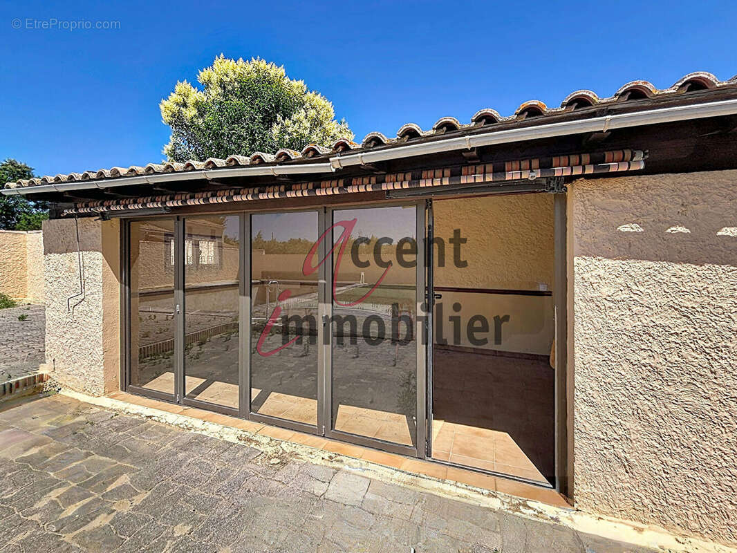 Grande maison familiale de 280 m² avec piscine sur 3 000 m² de terrain - photo 5