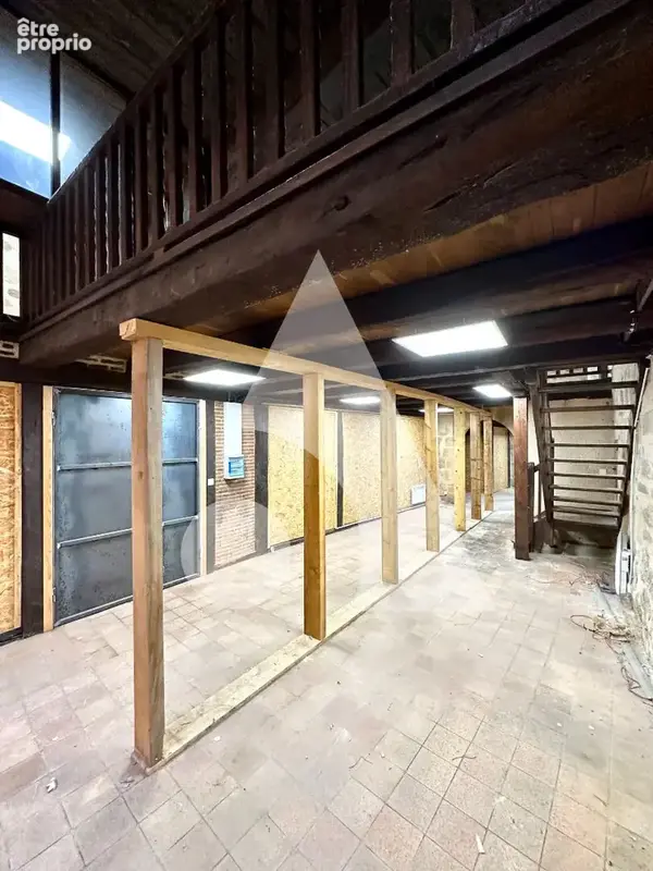 Local commercial Figeac sur 2 niveaux 103 m2. - photo 4