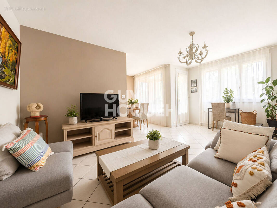 Appartement à DECINES-CHARPIEU