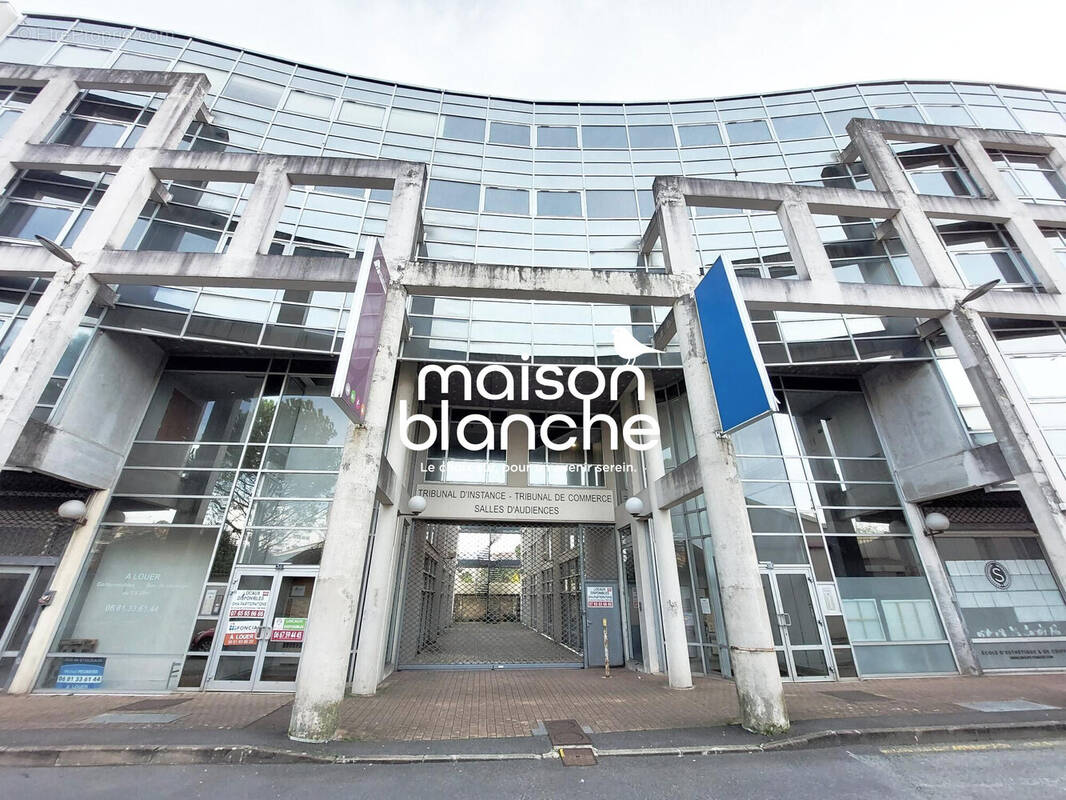 Façade  - Commerce à NIORT