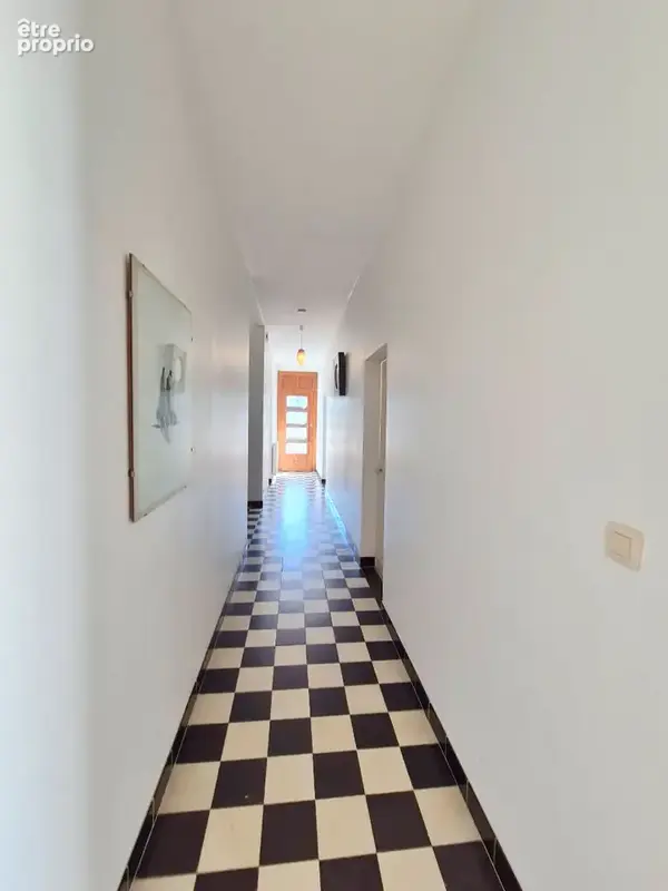 Spacieuse maison de village de six chambres avec piscine, jardin et activité de location saisonnière établie - photo 14