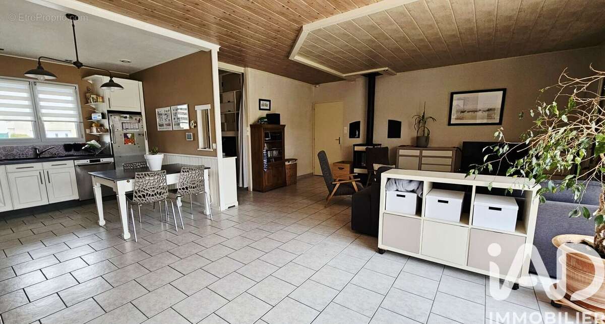 Photo 5 - Maison à LA CHAIZE-LE-VICOMTE