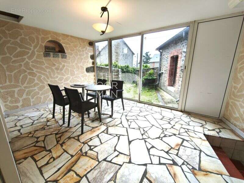 Appartement à LA CHAPELLE-AU-RIBOUL