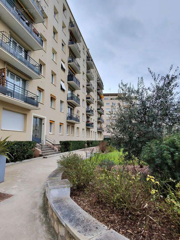 Appartement à SAINT-MAUR-DES-FOSSES