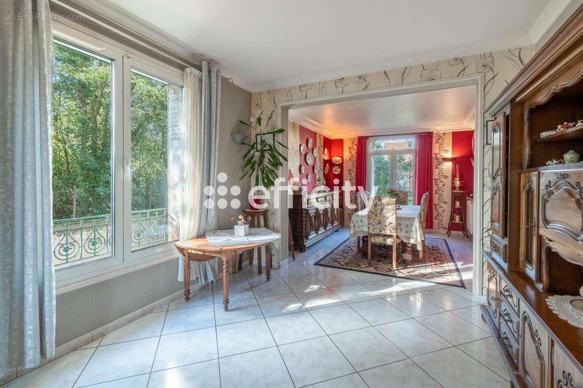 Maison à VILLENEUVE-LE-ROI