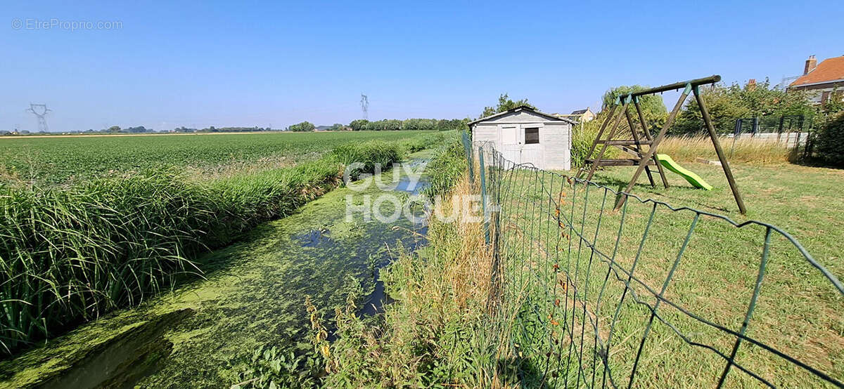 Maison mitoyenne de 192m² entièrement rénovée avec terrain de loisir au bord de l'eau - photo 11
