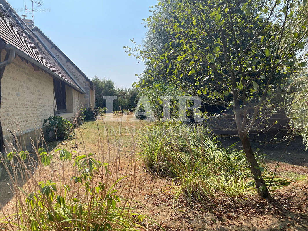 Longère avec une piscine au bout d'un chemin à vendre, réf B15534 - photo 3