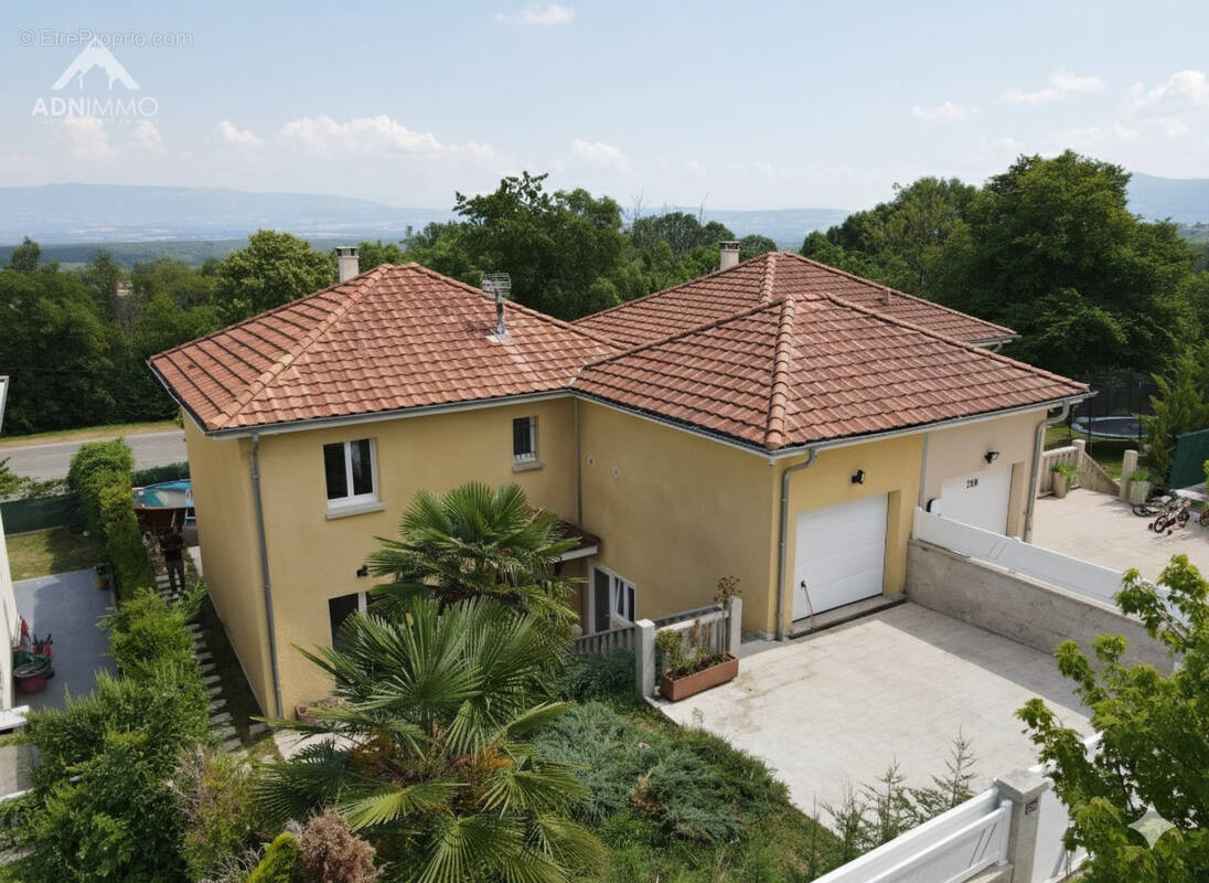 Maison à PERON