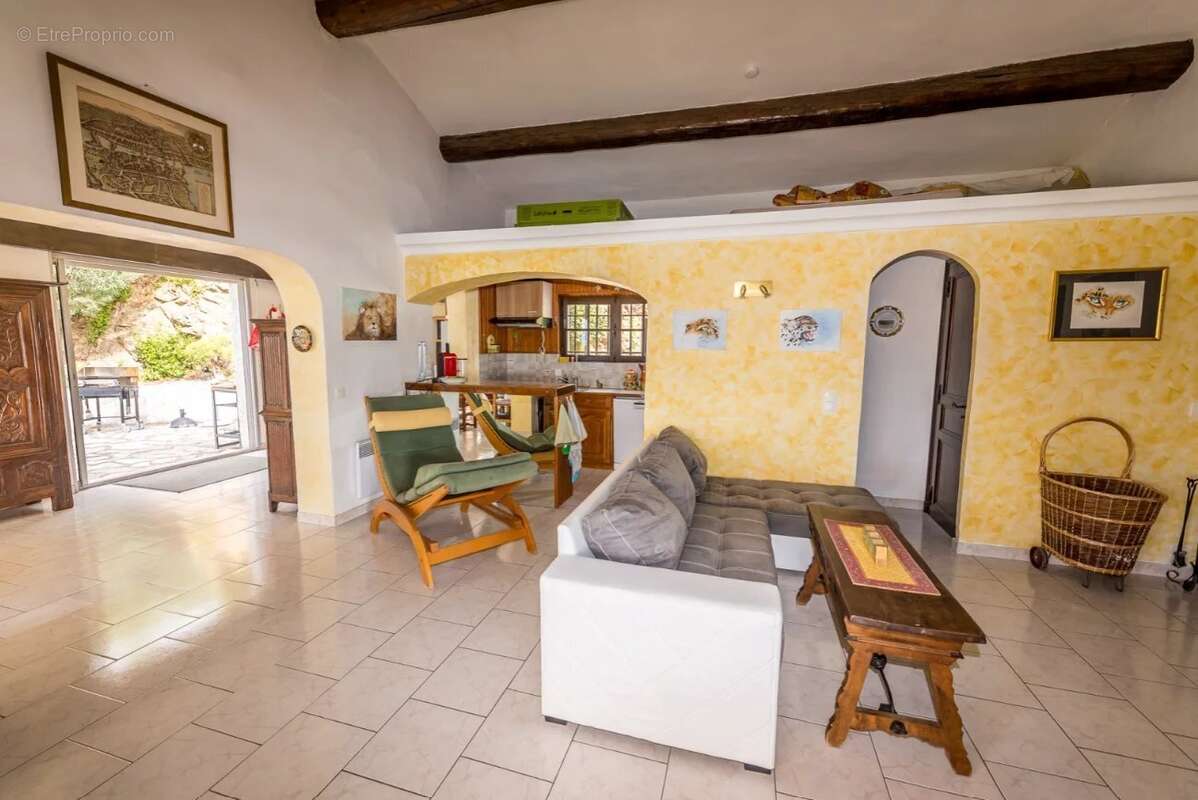 Maison à ROQUEBRUNE-SUR-ARGENS