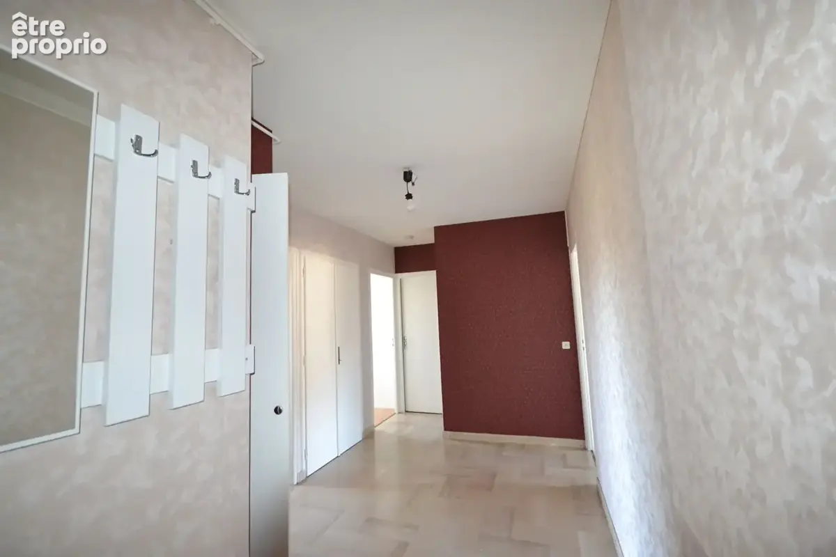 Annecy nord - quartier du fier - grand t2 au dernier étage avec 2 balcons et vue dégagée - photo 8