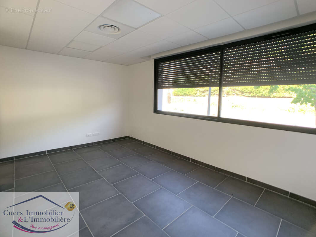 98.65m2 - local commercial ou professionnel - cuers - photo 4