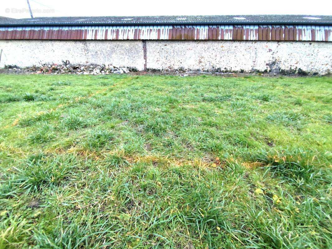 Commerce à TREMBLAY-LES-VILLAGES