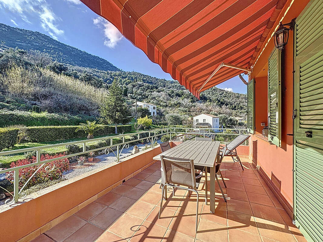 Maison à CHATEAUNEUF-VILLEVIEILLE
