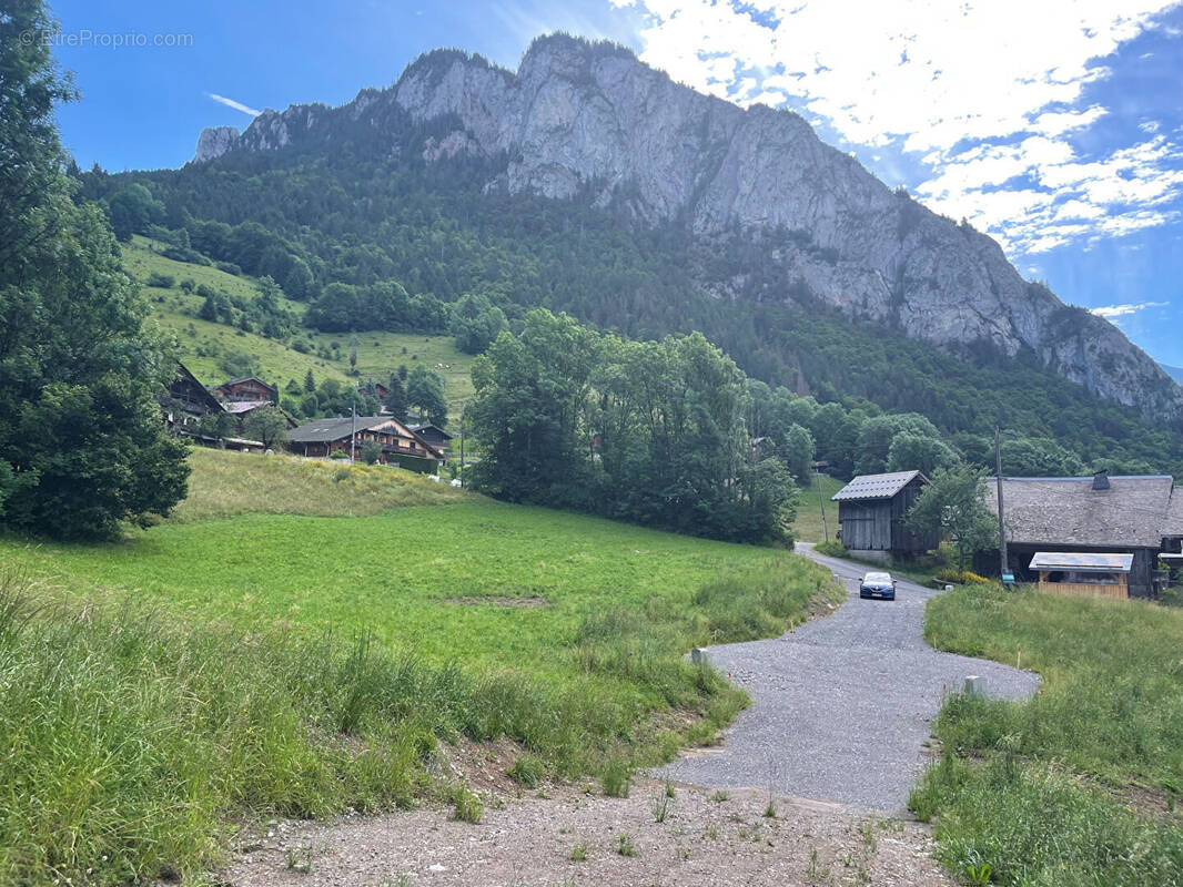 Terrain à ABONDANCE