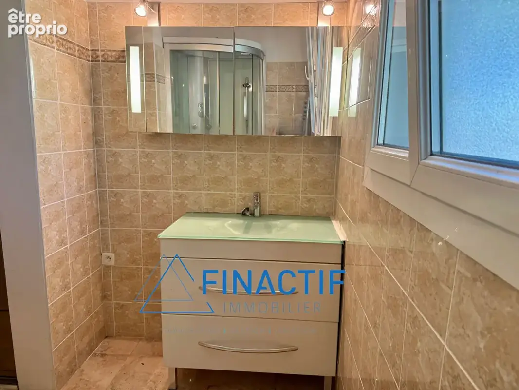 Appartement Type 3/4 - 73,41 m2 - Cave - Garage fermé - photo 9