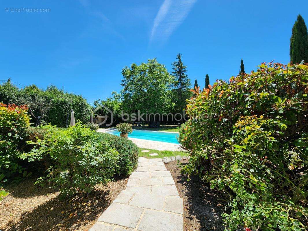 Villa 4 chambres avec piscine sur 2200m² env de terrain - photo 2