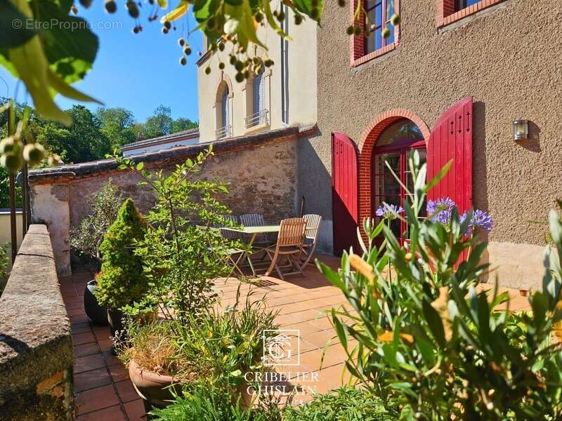 Clisson centre historique – Maison de caractère 150 m², 3 chambres, terrasse et accès rivière - photo 4