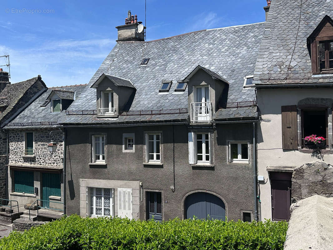 Appartement à SALERS