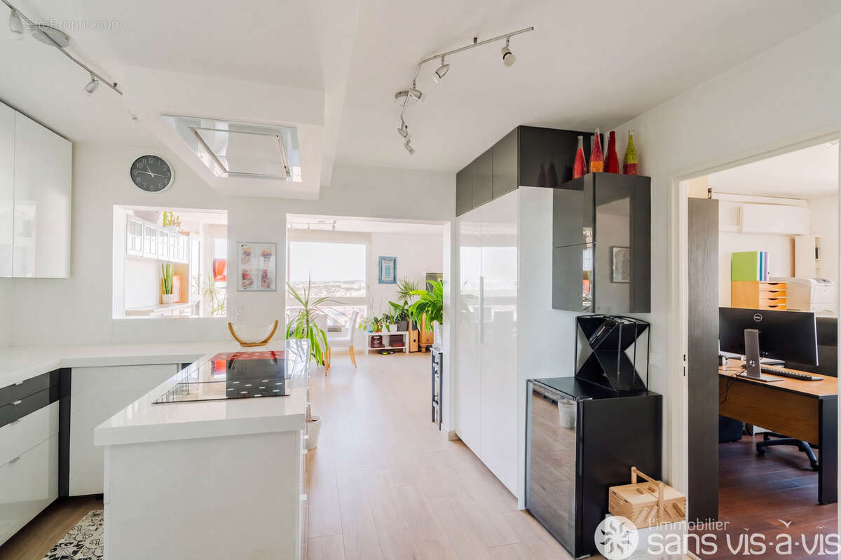 Tour Eve - Résidence sécurisée - En étage élevé 4 p 111,07  m2 double exposition - Vue Ouest parisien et mont - photo 14