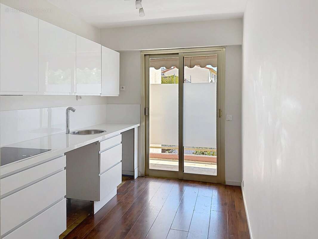 Cannes –anglais/carnot - 3 pièces 66m2 - 2 terrasses 25 m2 - parking sous-sol - cave - climatisation - photo 10