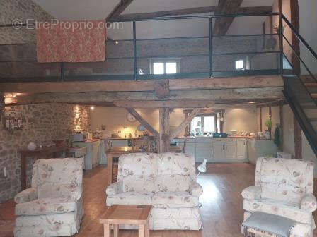 Maison à GENOUILLAC