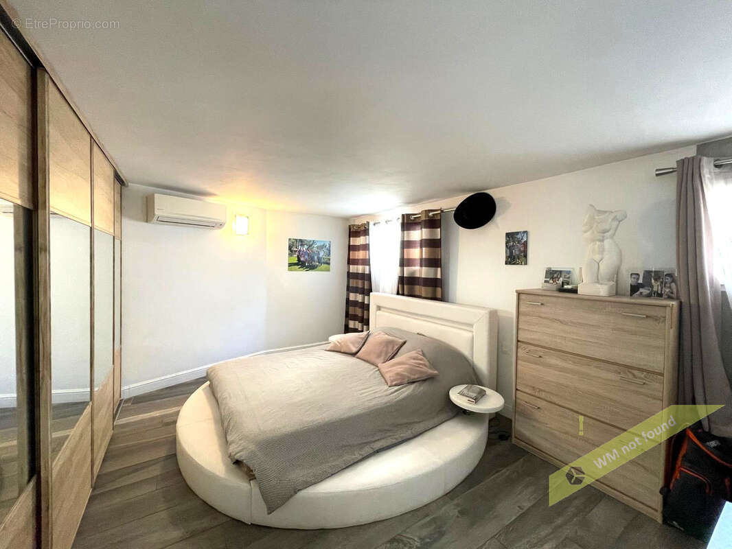NICE LE PORT / Bas Mont-Boron - Magnifique Loft de 120 m2 hab ouvert sur 2 terrasses aménagées de 110 m2 - photo 8