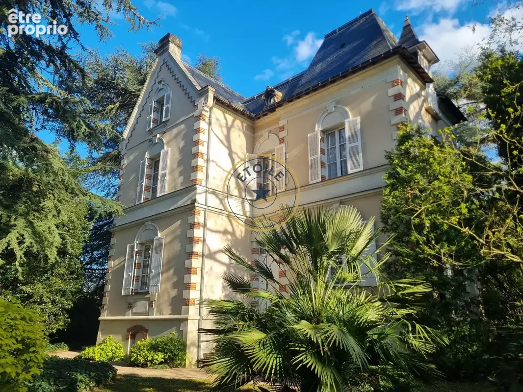 Demeure 19ème avec dépendance et son parc au coeur de Mûrs-Erigné - photo 2