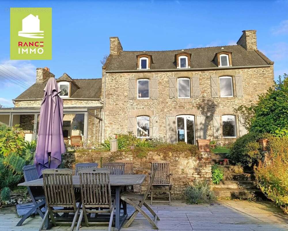 Maison à LANGROLAY-SUR-RANCE