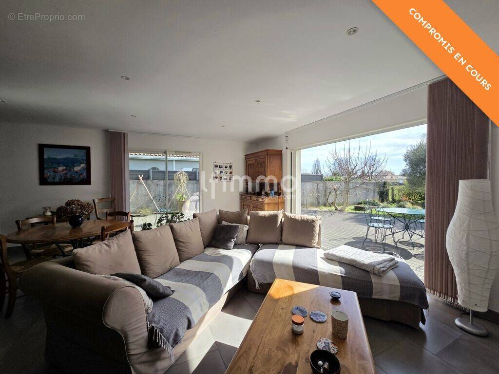 Maison à AMBARES-ET-LAGRAVE