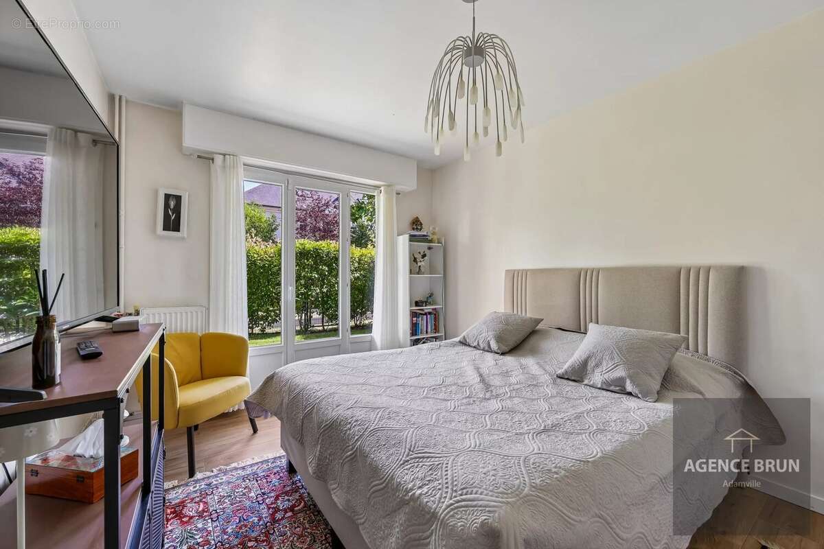 Appartement à SAINT-MAUR-DES-FOSSES