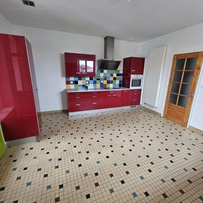 Maison à CHAMPAGNE-LES-MARAIS