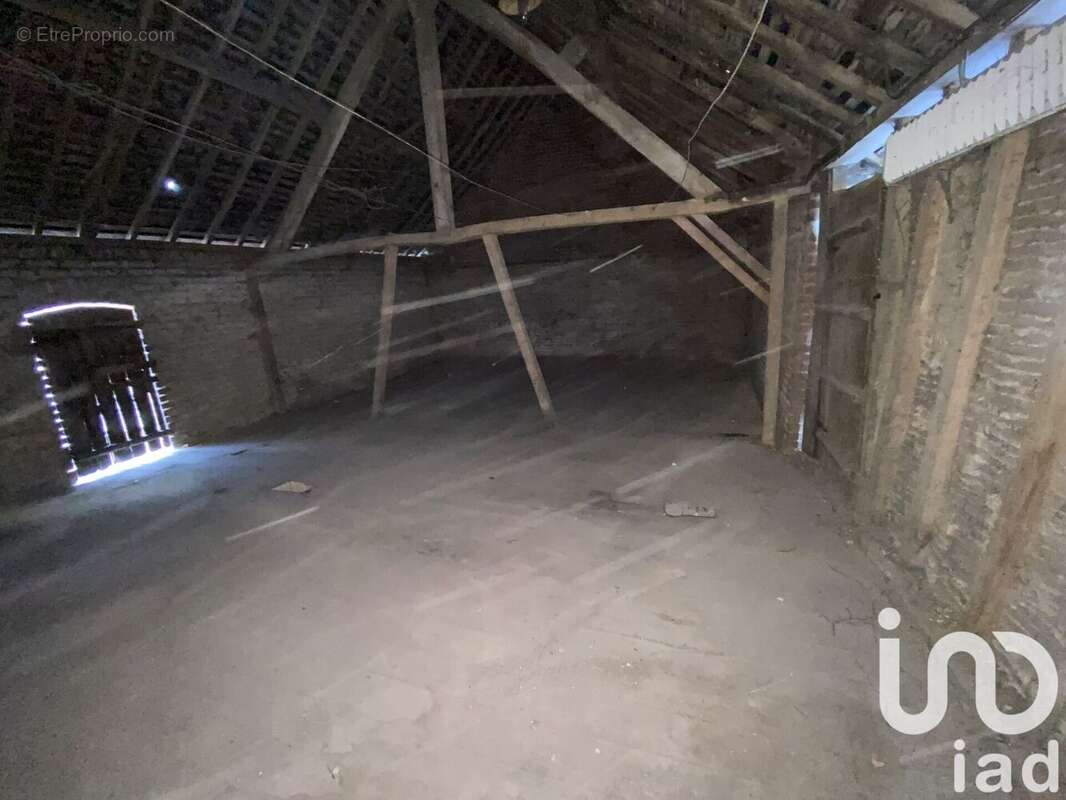 Photo 2 - Parking à CONTY