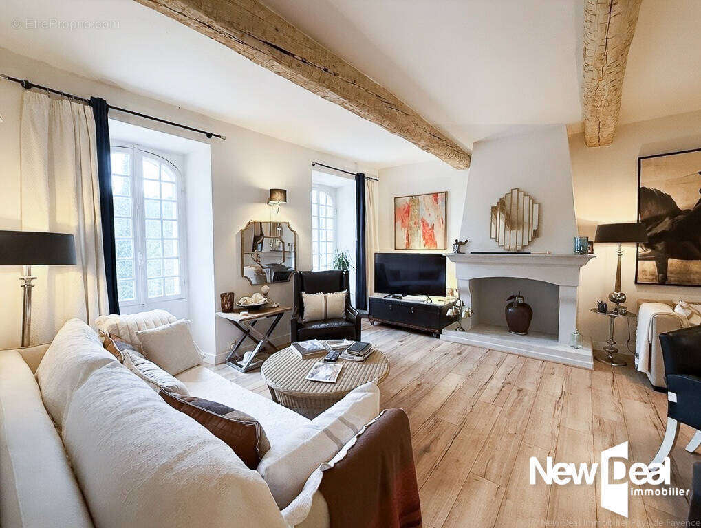 Appartement à TOURRETTES