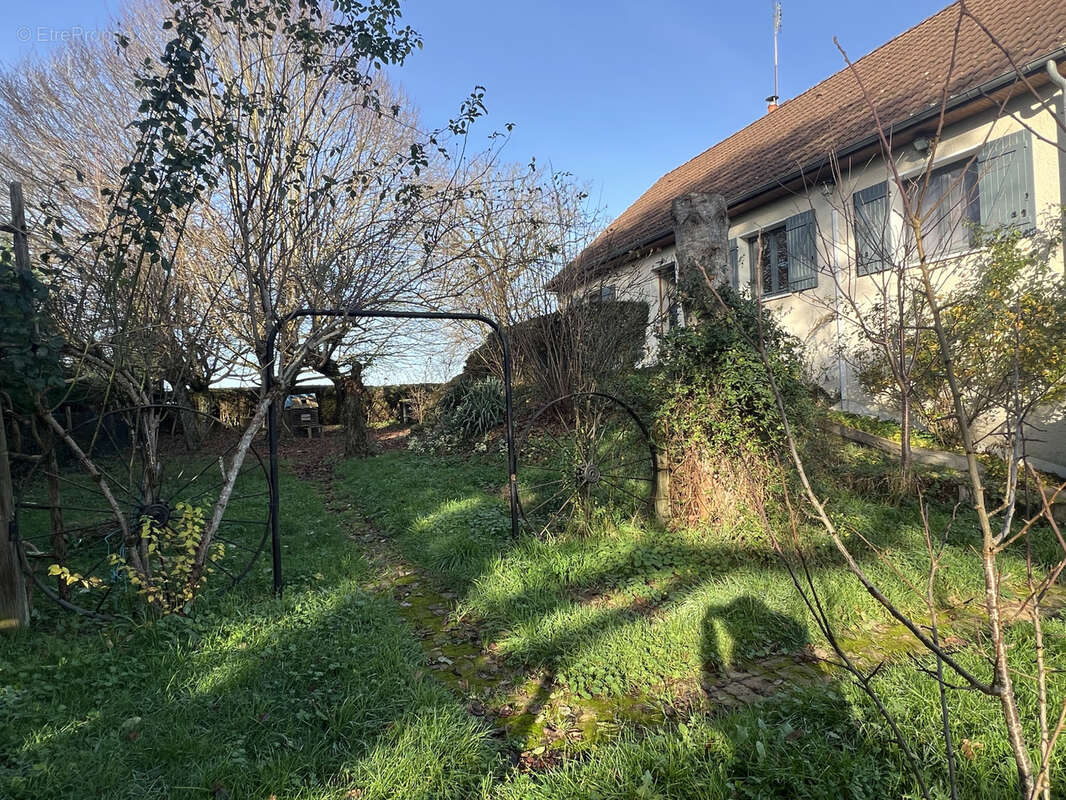 Maison à COULANGES-LES-NEVERS