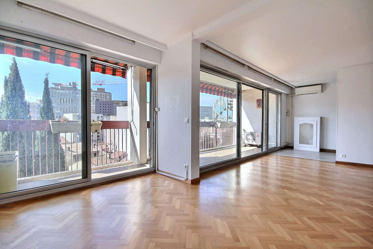 Appartement à MARSEILLE-5E