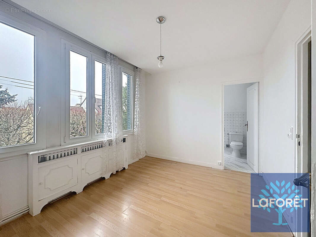 Maison à VIGNEUX-SUR-SEINE