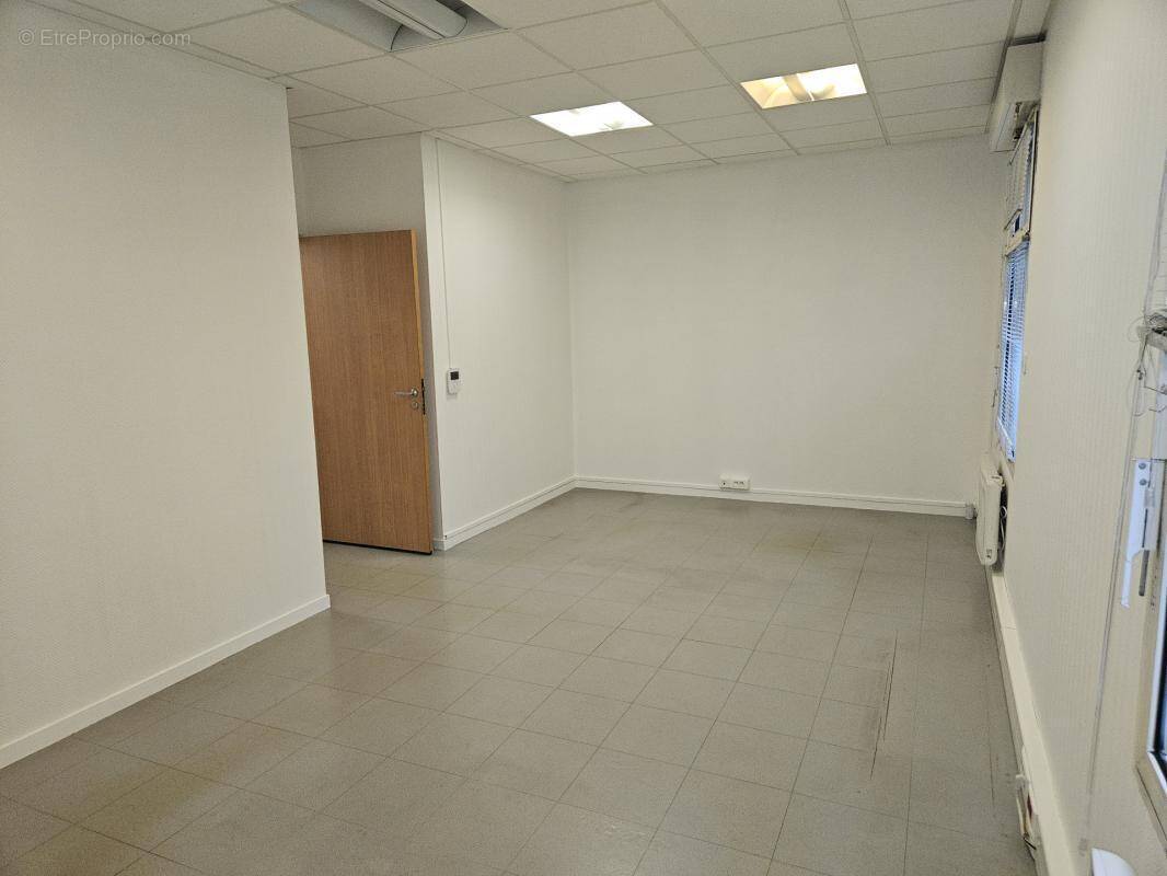 Commerce à VAIRES-SUR-MARNE