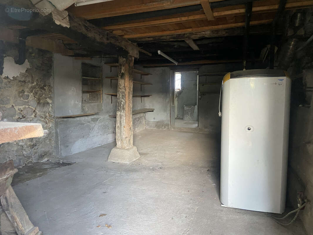 Maison T4 avec dépendances, caves et terrain   Beau potentiel - photo 11